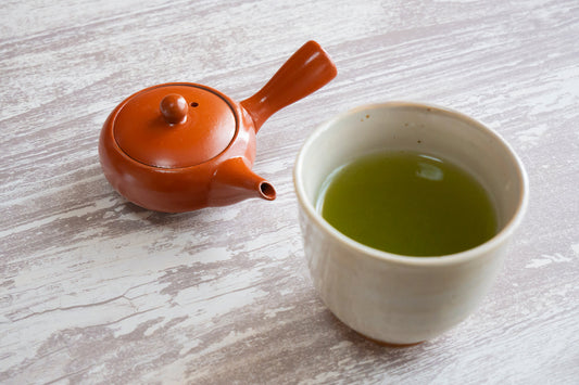 深蒸し製法で味わう深むし茶の魅力：甘みとコクが際立つ一杯